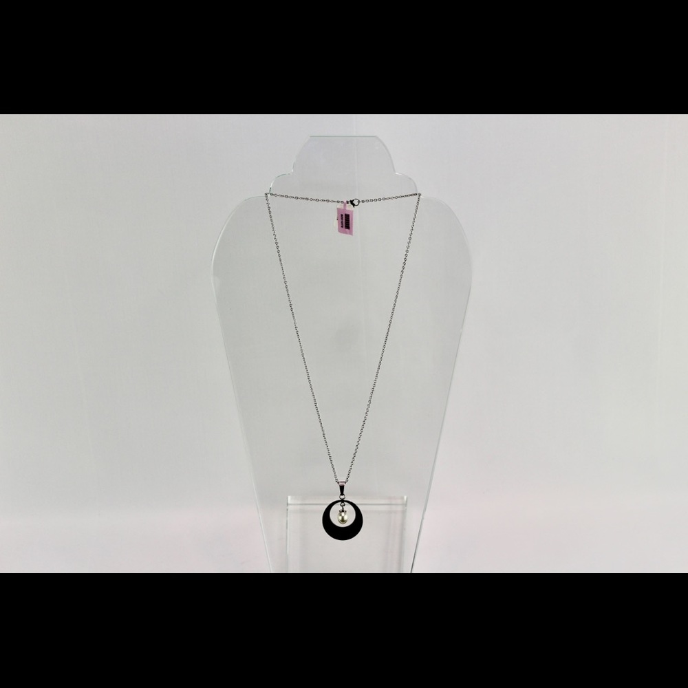 Dangling Pearl in Open Circle Necklace	 NWT